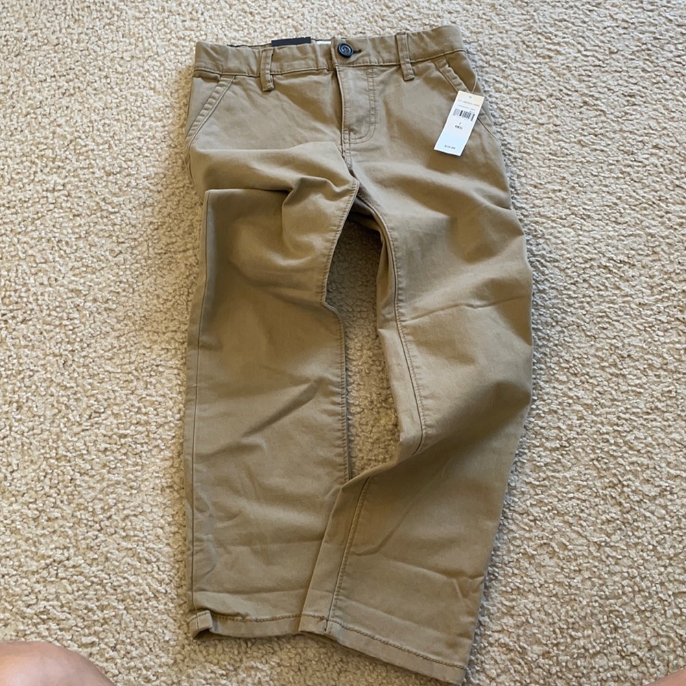 NWT - GAP Khaki Pants